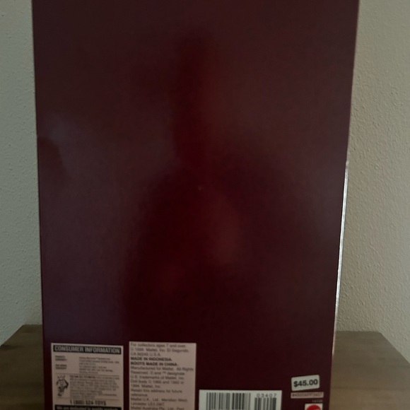 Holiday Memory Barbie - Picture 5 of 7